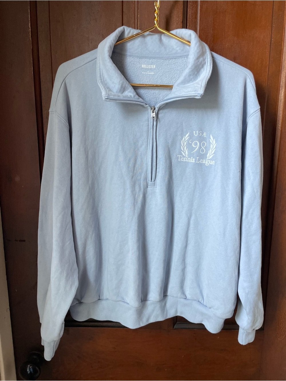 Hollister women's large long sleeve light blue pullover sweatshirt